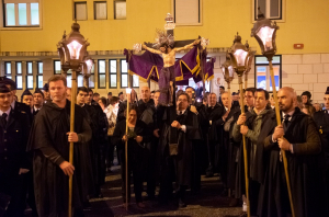 Procissão dos Fogaréus sai à rua na Sexta-feira Santa