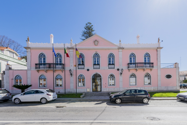 Câmara Municipal reuniu à porta fechada mas mantém atividade